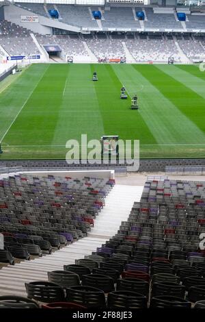 Tolosa, Francia. 12 Aprile 2021. Illustrazione dello stadio vuoto. I ministri dello Sport e dell'Istruzione nazionale si sono recati a Tolosa il 12 aprile 2021. Sono andati allo Stade Toulousain, intorno al muro di sostegno (Mur de soutien, raccolta fondi per sostenere il club), al Toulouse Football Club (TFC) per un tavolo rotondo con rappresentanti di squadre sportive professionali, poi allo stadio Empotot per incontrare associazioni sportive locali. Foto di Patrick Batard/ABACAPRESS.com Credit: Abaca Press/Alamy Live News Foto Stock