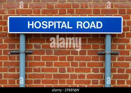 Cartello Hospital Road presso il Whipps Cross Hospital a East London, Regno Unito. Foto Stock