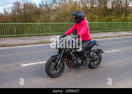 2020 nuova Yamaha Mt-09 847cc sport; motociclista; trasporto a due ruote, moto, veicolo su strade britanniche, motociclette, motociclisti a Manchester, Regno Unito Foto Stock