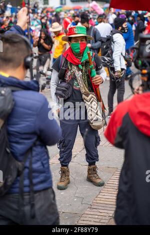 Gli indigeni colombiani partecipano ad una minga per chiedere al governo proteggere i loro territori e fermare gli assassini di sociale leader Foto Stock