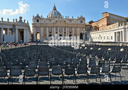 Vista panoramica della Basilica di San Pietro in stile rinascimentale nella Città del Vaticano, Roma Italia. Foto Stock