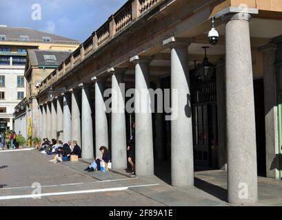 Londra, Regno Unito. 12 Aprile 2021. Mercato di Covent Garden. Restrizioni di Lockdown facilitate a Londra West End Credit: JOHNNY ARMSTEAD/Alamy Live News Foto Stock