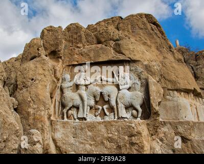 Il Naqsh-e Rajab è un sito archeologico a ovest di Istakhr e circa 5 km a nord di Persepolis nella provincia di Fars, Iran. Foto Stock