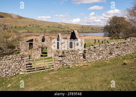 L'aspra rovina di Busk Old Church Raydale Yorkshire in stallo Dales National Park Inghilterra Foto Stock