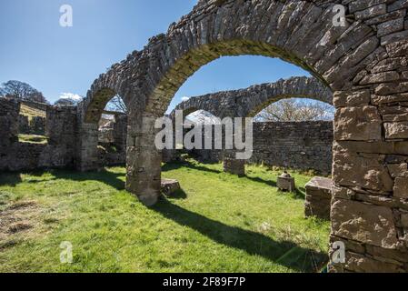 L'aspra rovina di Busk Old Church Raydale Yorkshire in stallo Dales National Park Inghilterra Foto Stock