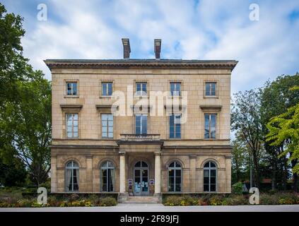 St-Ouen, Francia, 2020 ottobre, vista del Château de St-Ouen, un piccolo castello costruito da Luigi XVIII. Foto Stock