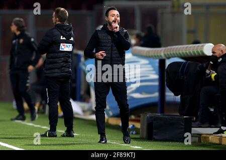 Benevento, Italia. 12 Aprile 2021. Roberto De Zerbi allenatore di US Sassuolo reagisce durante la Serie A partita di calcio tra Benevento Calcio e US Sassuolo allo stadio Ciro Vigorito di Benevento (Italia), 12 aprile 2021. Photo Cesare Purini/Insifefoto Credit: Insifefoto srl/Alamy Live News Foto Stock