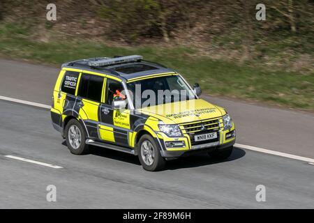 Autostrade Agenzia Traffic Officer guida sulla M6 autostrada vicino Preston a Lancashire, Regno Unito. Foto Stock