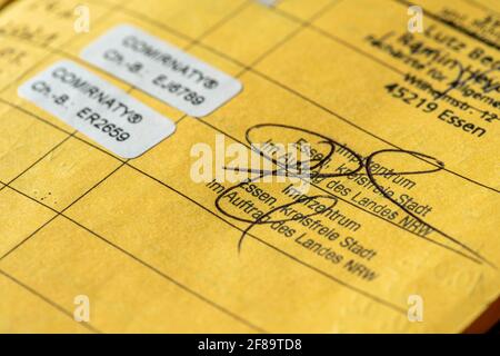 Libro di vaccinazione, prova di doppia vaccinazione con il vaccino corona da BioNTEch/Pfizer, COMYRNATY/BNT162B2, contro il virus Covid-19, vaccinato Foto Stock