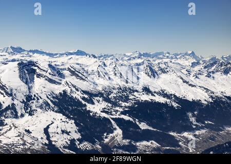 paesaggio montano, i sette churfirsten in inverno innevato, fotografato dal säntis, di giorno, in sole luminoso senza nuvole Foto Stock