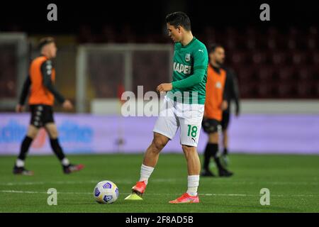 Benevento, Italia. 12 Aprile 2021. Giacomo Raspadori giocatore di Sassuolo, durante la partita della serie A tra Benevento e Sassuolo risultato finale 0-1, partita disputata allo stadio del Ciro Vigorito di Benevento. Italia, 12 aprile 2021. (Foto di Vincenzo Izzo/Sipa USA) Credit: Sipa USA/Alamy Live News Foto Stock