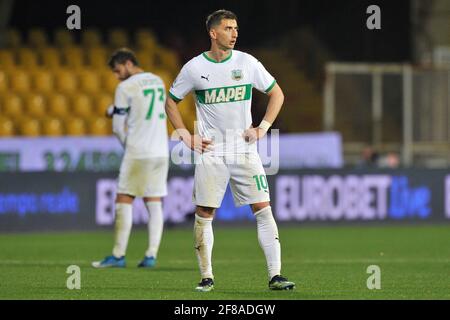 Benevento, Italia. 12 Aprile 2021. Filip Djuricic giocatore di Sassuolo, durante la partita della serie A tra Benevento e Sassuolo risultato finale 0-1, partita disputata allo stadio del Ciro Vigorito di Benevento. Italia, 12 aprile 2021. (Foto di Vincenzo Izzo/Sipa USA) Credit: Sipa USA/Alamy Live News Foto Stock