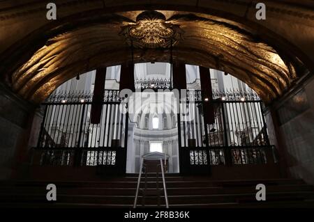 Napoli - Scorcio della Basilica di Santa Maria alla Sanità dalla cripta Foto Stock