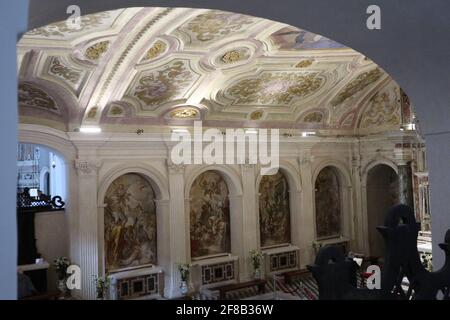 Napoli - Scorcio della cripta della Basilica di Santa Maria Alla Sanità dalla Cappella destra Foto Stock