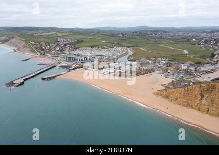 Vista aerea di West Bay vicino a Bridport, Dorset Foto Stock