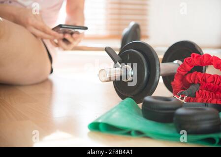 pesi e più accessori per la casa di idoneità Foto Stock