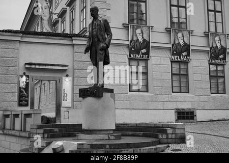 PRAGA, REPUBBLICA CECA - 07 gennaio 2021: Praga, Repubblica Ceca - 7 gennaio 2021: Statua del T.G. Masaryk, il primo presidente cecoslovacco vicino al Prag Foto Stock