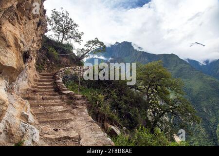 Trekking Choquequirao sentiero inca, percorso da Coquequirao a Machu Picchu in Perù, Ande montagne Foto Stock