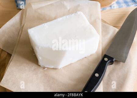 Carni bovine il gocciolamento di sego o di un modulo di reso di manzo o di montone grasso utilizzato in cucina o come un tradizionale di grasso per pasticceria Foto Stock