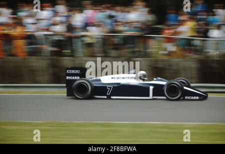 Riccardo Patrese nel Brabham BT56 in qualifica per il Gran Premio di Gran Bretagna 1987, Silverstone. Foto Stock