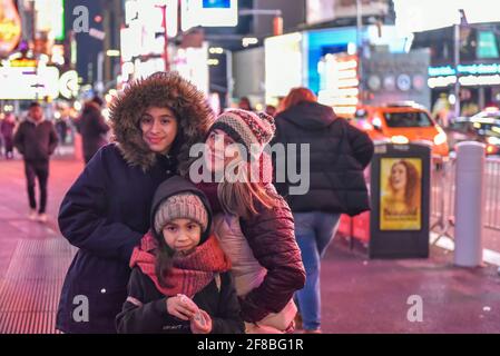Ritratti di turisti latinoamericani nella città di New York, Stati Uniti Foto Stock