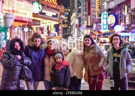 Ritratti di turisti latinoamericani nella città di New York, Stati Uniti Foto Stock