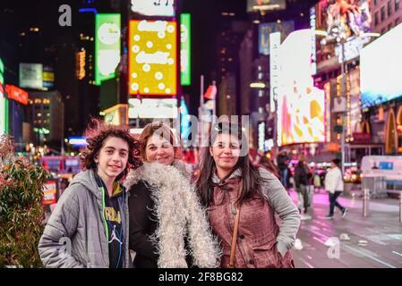 Ritratti di turisti latinoamericani nella città di New York, Stati Uniti Foto Stock