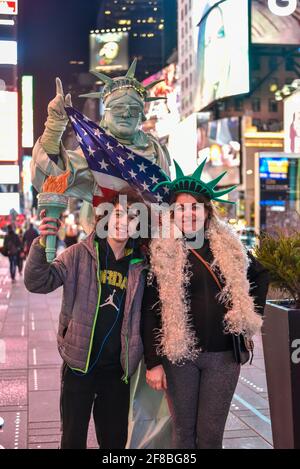 Ritratti di turisti latinoamericani nella città di New York, Stati Uniti Foto Stock