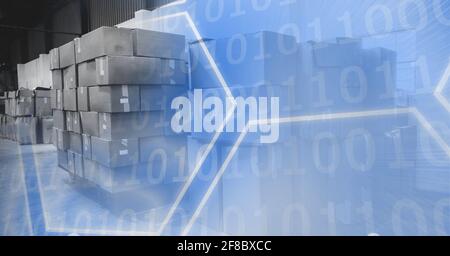 Pacchetti di consegna e elaborazione del codice informatico su magazzino, tecnologia e concetto di consegna Foto Stock
