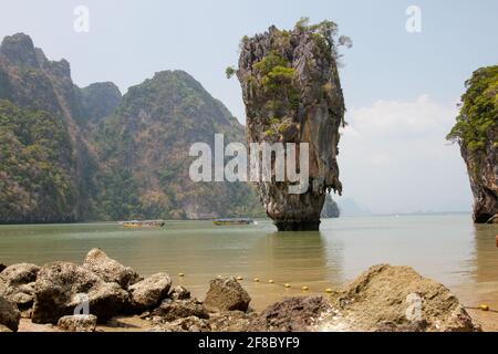 Isola di Ko Khao Phing Kan o Isola di James Bond in Thailandia, nella Baia di Phang Nga a nord-est di Phuket Foto Stock
