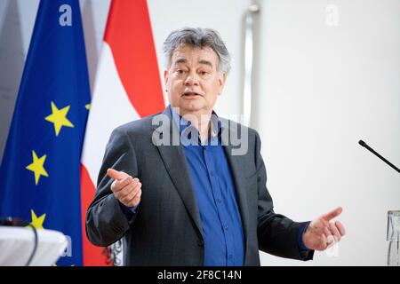 Wien, Österreich: Vizekanzler Werner Kogler (Grüne) präsentierte den designierten Gesundheitsminister Dr. Wolfgang Mückstein als den Nachfolger des Foto Stock