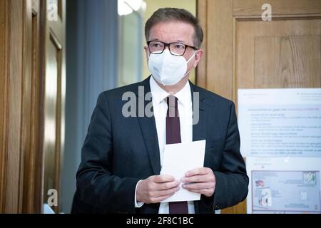 Sozialministerium Wien: Gesundheitsminister Rudolf Anschober (Grüne) erklärte heute in einer persönlichen Erklärung seinen Rücktritt. Im Bild: Bundesm Foto Stock
