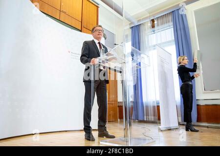 Sozialministerium Wien: Gesundheitsminister Rudolf Anschober (Grüne) erklärte heute in einer persönlichen Erklärung seinen Rücktritt. Im Bild: Bundesm Foto Stock