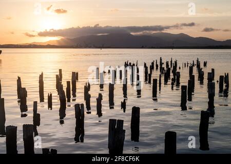 Tramonto al mare a Santiago de Cuba, Cuba Foto Stock