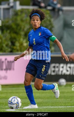 Firenze, Italia. 13 Aprile 2021. Coverciano Technical Center, Florence, Italy, 13 Apr 2021, Sara Gama (Italy) durante le Donne, 39;s friendly match - Italy vs Iceland, Italian Soccer Team - Photo Fabio Fagiolini / LM Credit: Live Media Publishing Group/Alamy Live News Foto Stock