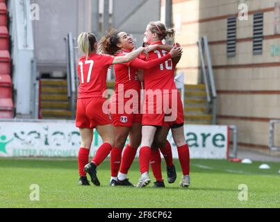 LONDRA, INGHILTERRA - APRILE 11: Nvara Denny di Leyton Orient festeggia il suo obiettivo durante la Vitality Women's fa Cup, terzo round tra Leyton Orie Foto Stock