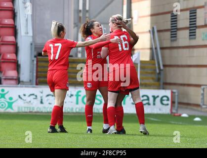 LONDRA, INGHILTERRA - APRILE 11: Nvara Denny di Leyton Orient festeggia il suo obiettivo durante la Vitality Women's fa Cup, terzo round tra Leyton Orie Foto Stock
