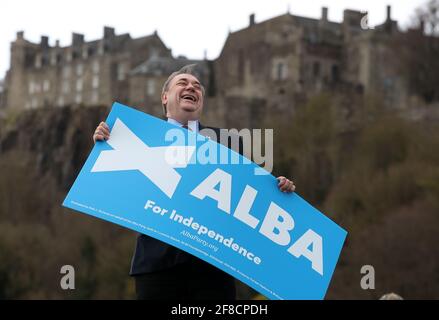 Il leader DEL partito ALBA Alex Salmond durante una telefonata al Castello di Stirling per segnare l'inizio della campagna Mid Scotland and Fife del partito, prima delle elezioni parlamentari scozzesi. Data immagine: Martedì 13 aprile 2021. Foto Stock