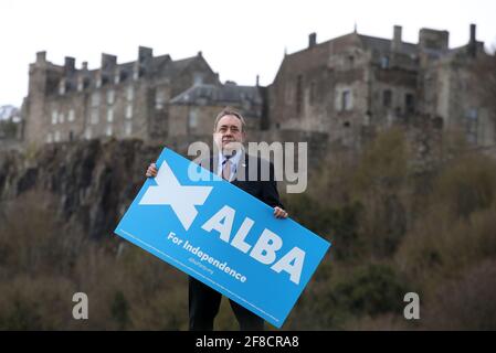 Il leader DEL partito ALBA Alex Salmond durante una telefonata al Castello di Stirling per segnare l'inizio della campagna Mid Scotland and Fife del partito, prima delle elezioni parlamentari scozzesi. Data immagine: Martedì 13 aprile 2021. Foto Stock