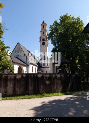 CAVALESE, ITALIA IL 15 SETTEMBRE 2018. Vista della Parrocchia di Santa Maria Assunta la chiesa. La costruzione e l'esterno. Uso editoriale. Foto Stock