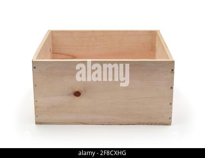 Aperta scatola vuota di legno naturale isolato su bianco. Foto Stock