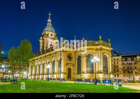 Vista notturna della Cattedrale di Saint Philip a Birmingham, Inghilterra Foto Stock