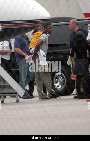 Miami Beach, Stati Uniti. 11 Marzo 2012. ORG PHOTO TAKEN - 2003-2016 BEST OF WILL SMITH FILE PHOTOS People: Katie Holmes; Tom Cruise, Credit: Storms Media Group/Alamy Live News Foto Stock