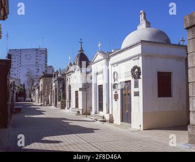 Fila di tombe, Recoleta cimitero, quartiere Recoleta, Buenos Aires, Argentina Foto Stock