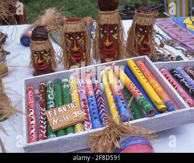 Flautas (flautes) in vendita a Hippie mercato, Ipanema Beach, Rio de Janeiro, Repubblica del Brasile Foto Stock