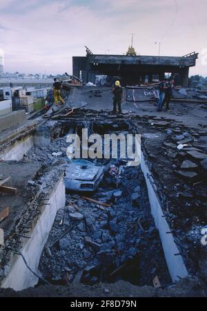 I resti della Cypress Freeway, che attraversava il centro di Oakland, dopo il terremoto di San Francisco, o Loma Prieta, del 1989. Anche se Foto Stock