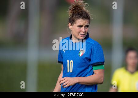 Coverciano, Italia. 13 Apr 2021. Cristiana Girelli (n° 10 Italia) durante la amichevole partita tra Italia e Islanda allo stadio Enzo Bearzot di Coverciano Firenze, Italia Credit: SPP Sport Press Photo. /Alamy Live News Foto Stock