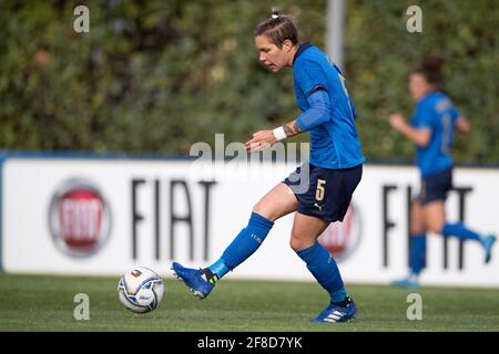 Coverciano, Italia. 13 Apr 2021. Elena Linari (n° 5 Italia) durante il amichevole tra Italia e Islanda allo stadio Enzo Bearzot di Coverciano Firenze, Italia Credit: SPP Sport Press Photo. /Alamy Live News Foto Stock