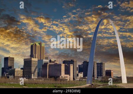 Stato dell'Indiana all'ora del tramonto sullo skyline di Indianapolis e il panoramico al crepuscolo Foto Stock