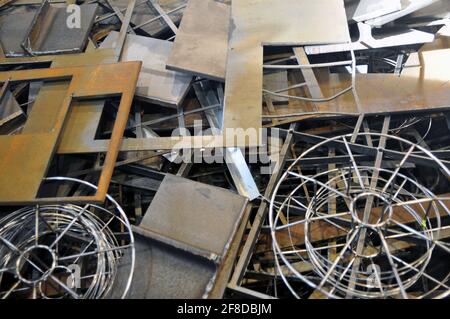 Rottame tecnologico di produzione metallurgica. Raccolta e conservazione. Foto Stock